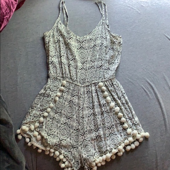 5th and LOVE black and white romper - Picture 1 of 4